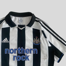 Load image into Gallery viewer, 2003-04 Newcastle home Jersey - S/M
