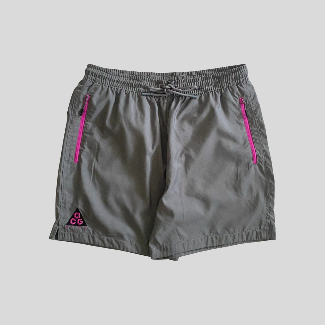 00s Nike acg sport shorts - 30/M