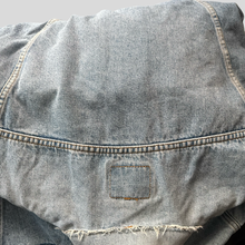 Load image into Gallery viewer, 90s Levi's Jean jacket - M
