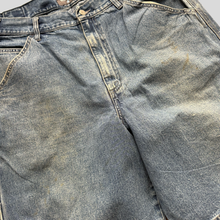 Load image into Gallery viewer, 90s Levi's silver tab carpenter shorts - 36
