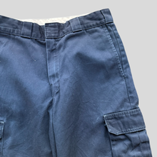 Load image into Gallery viewer, 00s Dickies cargo shorts - 30
