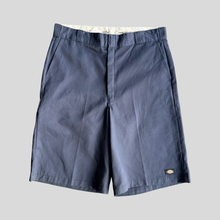 Load image into Gallery viewer, 00s Dickies shorts - 36
