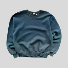 Load image into Gallery viewer, 00s Russell athletic blank sweatshirt - L

