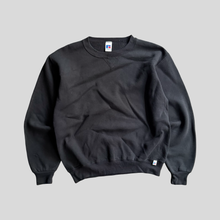 Load image into Gallery viewer, 00s Russell athletic blank sweatshirt - M
