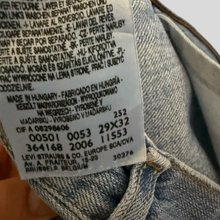 Load image into Gallery viewer, 00s Levi’s 501 denim - 27/30
