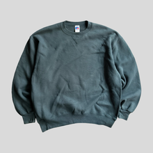 Load image into Gallery viewer, 90s Russell athletic blank sweatshirt - L
