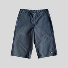 Load image into Gallery viewer, 00s Dickies shorts - 30
