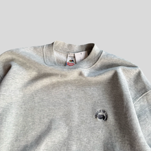 Load image into Gallery viewer, 90s Fruit of the loom sweatshirt - M
