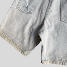 Load image into Gallery viewer, 00s Carhartt shorts - 38
