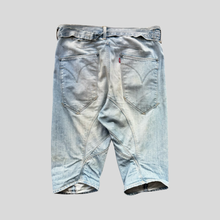 Load image into Gallery viewer, 00s Levi's engineered jorts - 34
