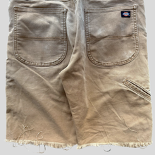 Load image into Gallery viewer, 00s Dickies carpenter shorts - 30
