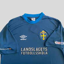 Load image into Gallery viewer, 00s Sweden training jersey - L
