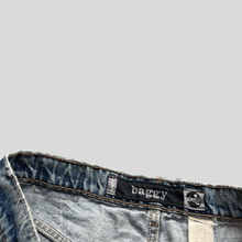 Load image into Gallery viewer, 90s Levi's silver tab shorts - 32
