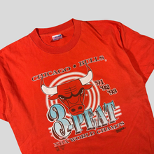 Load image into Gallery viewer, 90s Chicago bulls 3 peat T-shirt - XL
