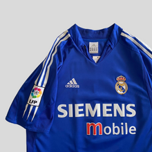 Load image into Gallery viewer, 2004-05 Real Madrid third owen 11 jersey - S
